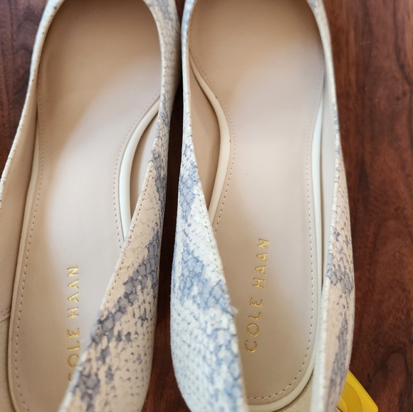 Cole Haan | Karena Chalk Python Print Leather Block Heel Pump - Picture 6 of 8